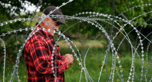 Georgia-South Ossetia border area. Photo: Jelger Groeneveld - https://commons.wikimedia.org/wiki/Category:South_Ossetia?uselang=ru#/media/File:Georgian_farmer_at_Khurvaleti_victim_of_borderization_by_Russian_and_South_Ossetian_troops.jpg