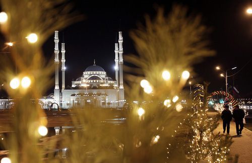 New Year's decoration in the streets of Grozny. Photo: REUTERS/Denis Sinyakov