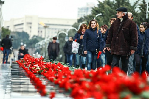 A memorial march in the Alley of Martyrs. Photo by Aziz Karimov for the "Caucasian Knot"