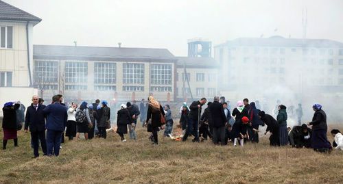 Subbotnik in Grozny. Photo: press service of the Grozny Administration,  http://chechnya.gov.ru/novosti/okolo-70-tysyach-chelovek-vyshli-na-subbotniki-v-groznom/