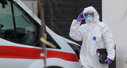 A health worker in protective clothing. Moscow, March 2020. Photo REUTERS/Tatyana Makeyeva