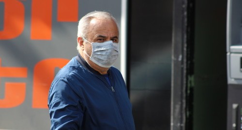 Yerevan residents in a medical mask. Photo by Tigran Petrosyan for the Caucasian Knot