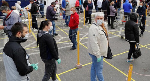 Social distance during quarantine. Photo: REUTERS/Vitaly Nevar