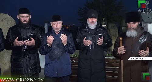 Magomed Daudov, the speaker of the Chechen parliament, Ruslan Alkhanov, Minister of Interior for Chechnya, Adam Delimkhanov, the advisor to the leader of Chechnya, and Salakh Mezhiev, Mufti of Chechnya the grave of Akhmat Kadyrov in Akhmat-Yurt. Screenshot: https://www.youtube.com/watch?v=rTNrwO_-jl4&feature=emb_title