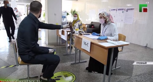 At a polling station in Grozny. Screenshot from video posted by ChGTRK 'Grozny': https://www.youtube.com/watch?v=QiOTwmv6OBk