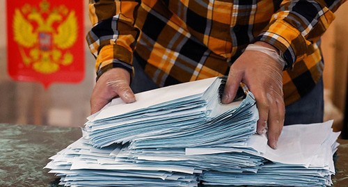 A ballot recount. Photo: REUTERS/Anton Vaganov