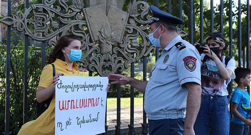 A rally to support residents of Jermuk. The poster reads, "Democracy is in Jermuk, not in Yerevan." Yerevan, August 10, 2020. Photo by Tigran Petrosyan for the "Caucasian Knot"