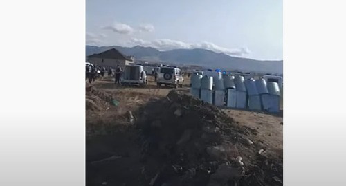 Clashes with policemen in the Makhachkala district. Screenshot of the video https://vk.com/golos_dagestan?w=wall-74219800_761993