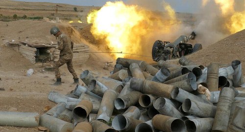 An Armenian soldier using artillery, October 5, 2020. Photo by the press service of the Ministry of Defence of Armenia / PAN Photo / REUTERS