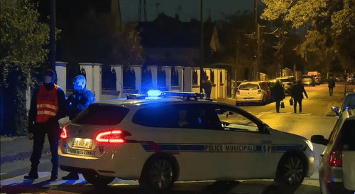 French police at the scene of the murder of Samuel Paty, a teacher. Screenshot of the video by FRANCE 24 https://youtu.be/z6OAvxLdDYo