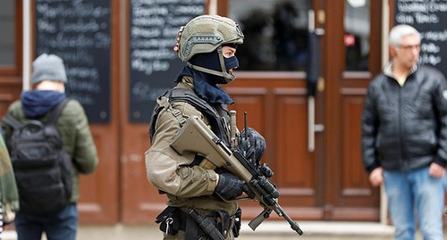 Law enforcers at the attack site in Vienna. November 5, 2020. Photo: REUTERS/Leonhard Foeger