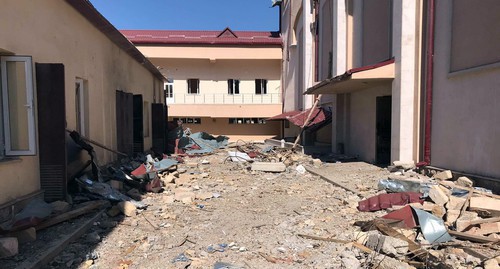 A building in the city of Shushi damaged in the shelling attack. October 20, 2020. Photo by Alvard Grigoryan for the "Caucasian Knot"