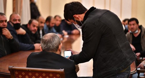 Prime Minister Nikol Pashinyan's meeting with the participants of the autumn fighting in Nagorno-Karabakh. Yerevan, November 27, 2020. © Photo : Press Secretary of Armenia's Prime Minister on Facebook / Mané Gevorgyan