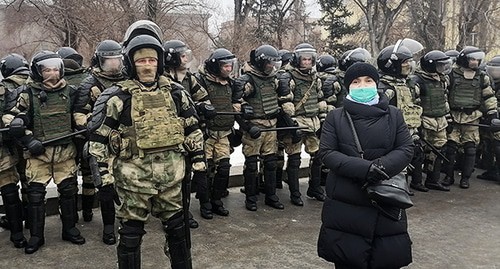 Participant of a rally in support of Navalny in front of law enforcers, Volgograd, January 31, 2021. Photo by Tatiana Filimonova for the Caucasian Knot