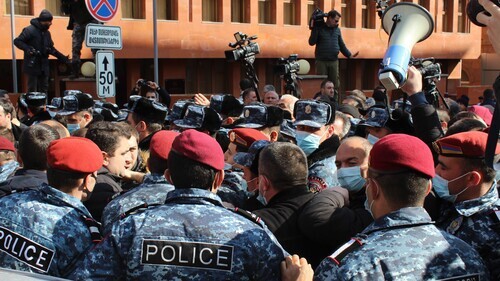 A protest action at the residence of President Armen Sargsyan, March 13, 2021. Photo by Tigran Petrosyan for the "Caucasian Knot"