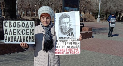 Galina Tishenko holds solo picket, Volgograd, March 31, 2021. Photo by Vyacheslav Yaschenko for the Caucasian Knot