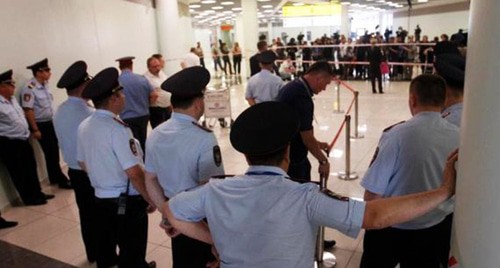 Policemen in the Sheremetyevo Airport. Photo courtesy of the press service of the HRC 'Memorial', http://memohrc.org