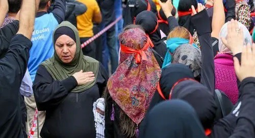 Believer hits herself in the chest with the palm of their hand as a sign of sorrow on the day of Ashura, September 2019. Photo by Aziz Karimov for the Caucasian Knot