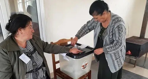 At a polling station in the village of Nor Kazanchi, October 10, 2021. Photo by Alvard Grigoryan for the Caucasian Knot