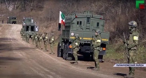 Chechen law enforcers at the border with Ingushetia. Screenshot: https://www.youtube.com/watch?v=zBZF7pB7kwM