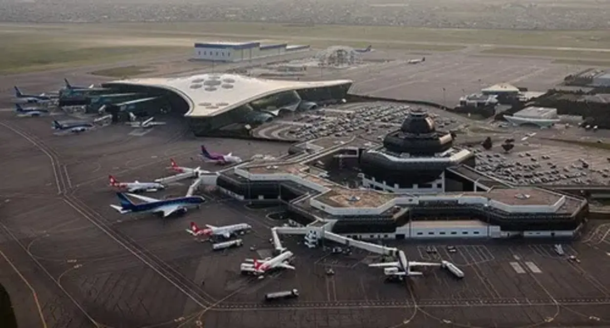 Baku airport. Photo: Anar Aliyev (PR at Azerbaijan Airlines) https://ru.wikipedia.org/