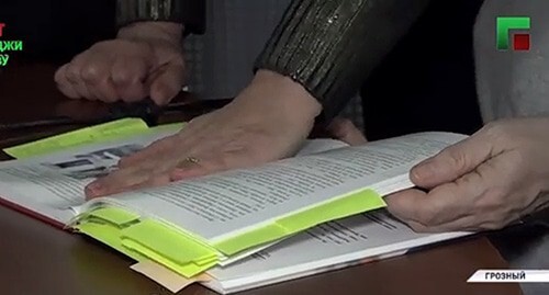 A textbook about Akhmat Kadyrov. Screenshot of the video by the “Grozny” TV Channel https://www.instagram.com/p/CWwH016oCSs/