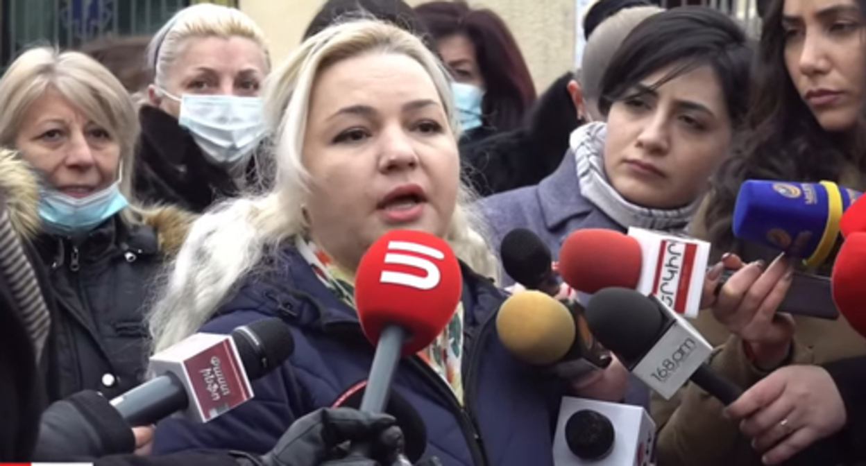 Employees of the branch of the Centre for Infectious Diseases at a rally in Yerevan. Screenshot of the video by NEWS AM https://www.youtube.com/watch?v=91Hn4M8t_80