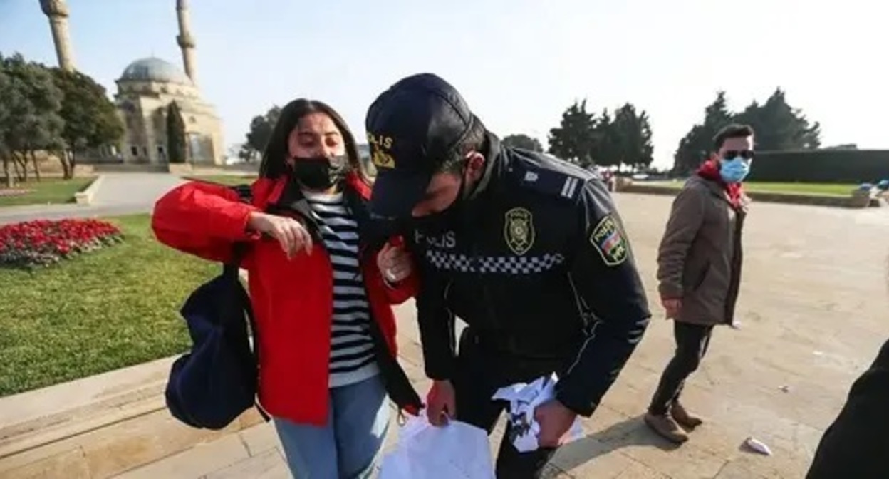 A police officer took a poster from a participant of a journalists' rally in Baku, December 2021. Photo by Aziz Karimov for the Caucasian Knot