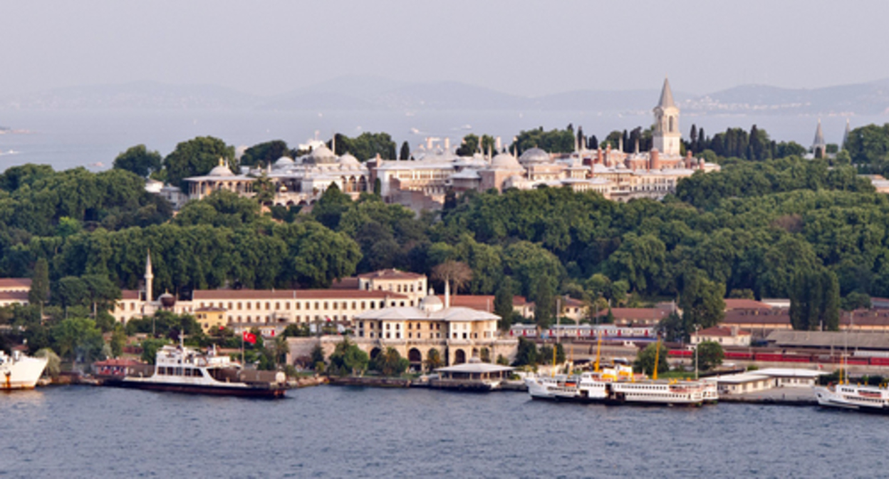 Istanbul. Photo: Carlos Delgado https://wiki2.org/ru/Стамбул#/media/File:Topkapı_-_01.jpg