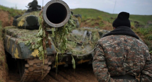 Military vehicles. Screenshot: https://www.5-tv.ru/news/313558/azerbajdzan-obavil-oproryve-linii-oborony-armenii-vnagornom-karabahe/?