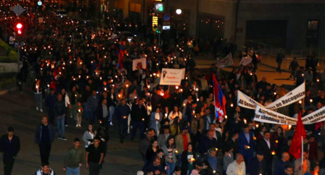 Torchlight march held in Stepanakert. Photo: https://aparaj.am/mijazgayin-hanruthyaneh-petkh-e-bardzracni-nshadzogheh/