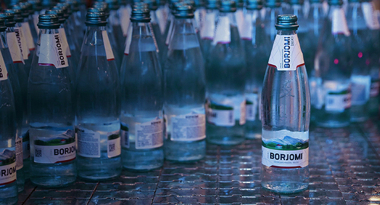 Bottling of ‘Borjomi’ water. Photo: https://www.borjomi.com/int_ru/water/