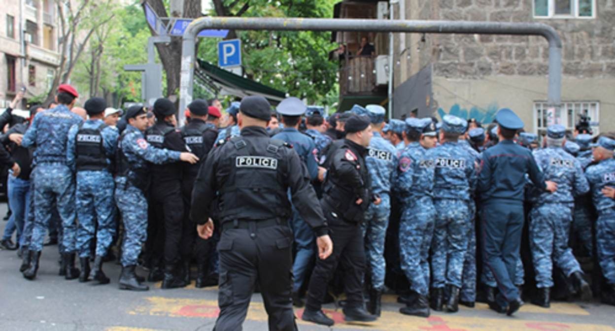 The police during the protest action. Yerevan, May 3, 2022. Photo by Tigran Petrosyan for the "Caucasian Knot"