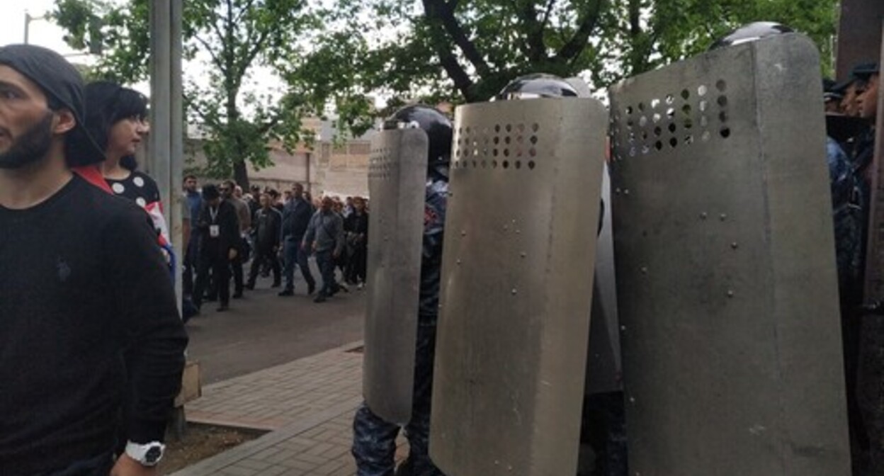 Policemen, Yerevan, May, 2022. Photo by Armine Martirosyan for the Caucasian Knot