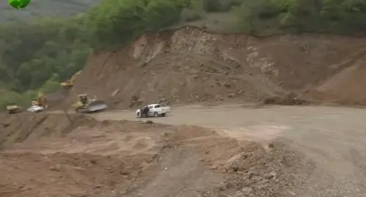 The construction of a road in the Karabakh and  Zangezur Districts. Screenshot of the video https://www.kavkaz-uzel.eu/videos/6767