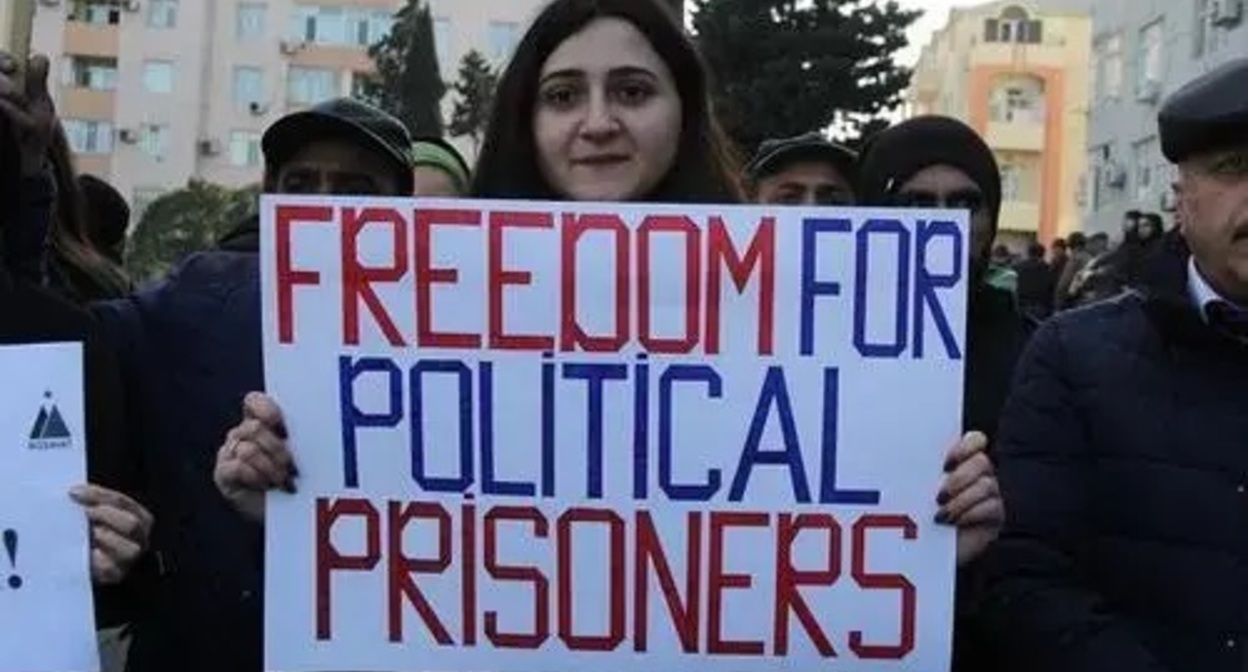 A participants of a rally in Baku demands to release political prisoners. Photo by Aziz Karimov for the Caucasian Knot