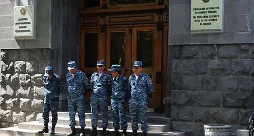 The police at the building of the General Prosecutor’s Office of Armenia. Photo by Tigran Petrosyan for the "Caucasian Knot"