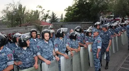 Law enforcers at the government buildings in Yerevan, June 3, 2022. Photo by Tigran Petrosyan for the "Caucasian Knot"