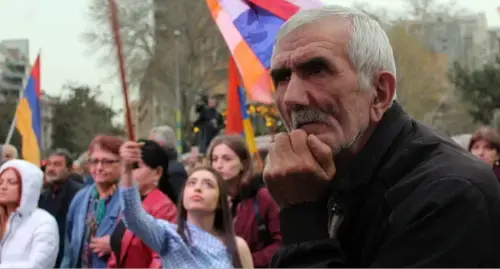 A resident of Armenia during a protest action. Photo by Armine Martirosyan for the "Caucasian Knot"