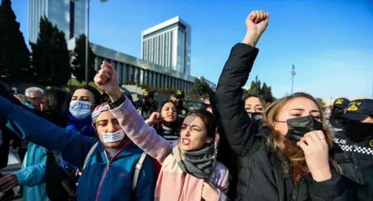 A protest action in front of the Parliament, December 28, 2021. Photo by Aziz Karimov for the Caucasian Knot