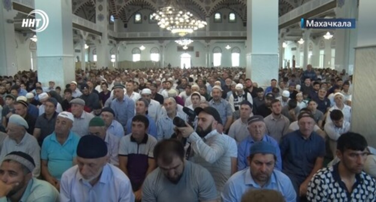 Believers in the Grand Mosque in Makhachkala, July 9, 2022. Image made from video posted at: https://www.youtube.com/watch?v=y5nPP-SPDmY