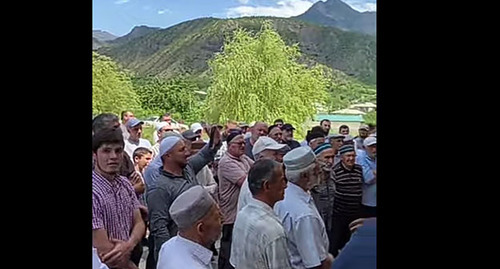 Residents of Irganai and other villages appeal to the head of Dagestan Sergei Melikov. Screenshot: https://www.youtube.com/watch?v=OxkgJOTkY-s