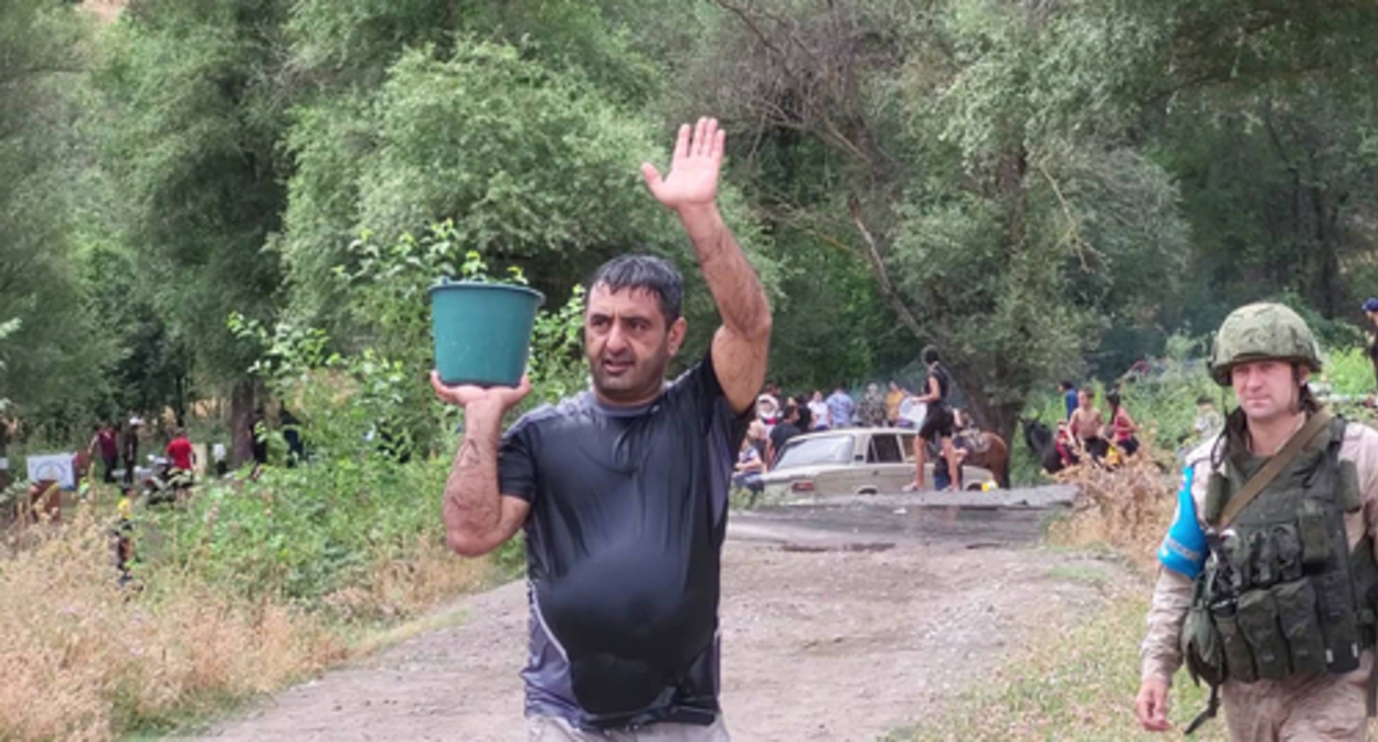 Pouring water over during the Vardavar holiday celebrated in the community of Agavno of the Kashatag District of Nagorno-Karabakh, July 24, 2022. Photo by Alvard Grigoryan for the "Caucasian Knot"