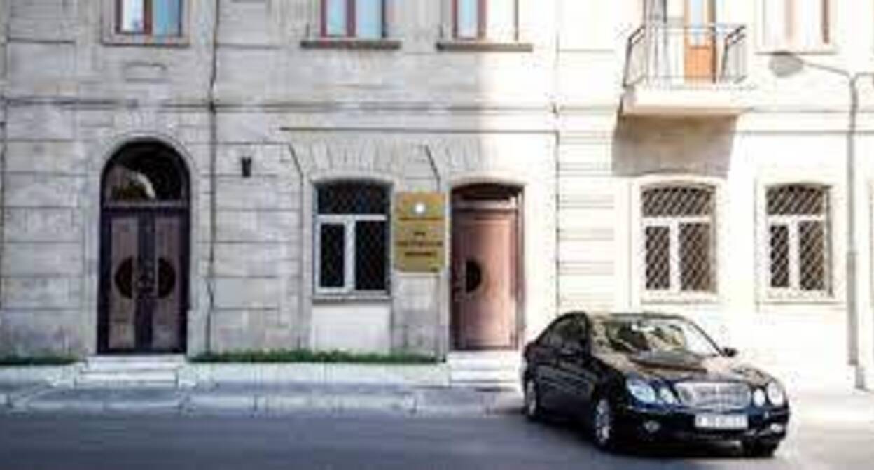 The building of the Baku Court on Grave Crimes. Photo http://report.az/ru/proisshestviya/v-sude-byli-doprosheny-nauchnyj-sotrudnik-nana-i-plemyannik-isfandiyara-ahundova/