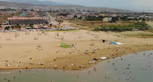 A beach in Izberbash. Screenshot: https://www.youtube.com/watch?v=Tta3aIE6x1c