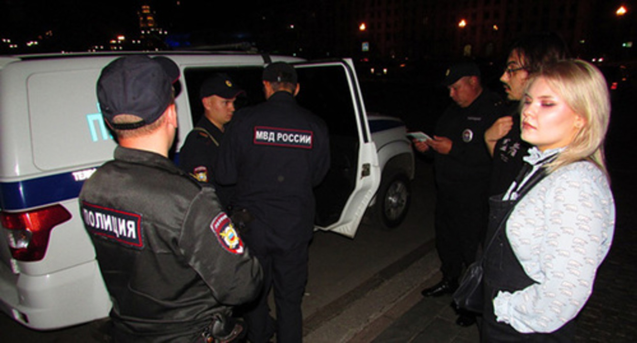 Detention of participants of a protest action in Volgograd, September 21, 2022. Photo by Vyacheslav Yaschenko for the Caucasian Knot