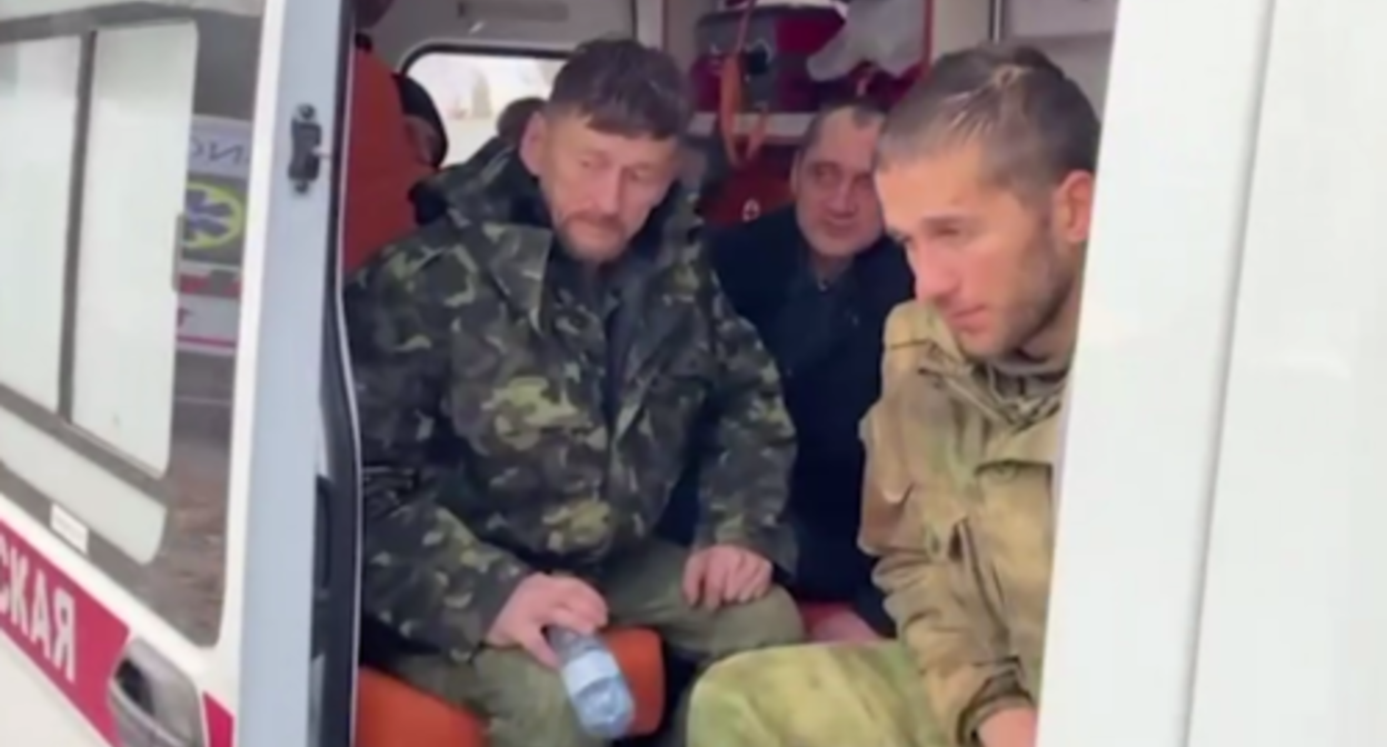 A group of prisoners of war returned home. Screenshot of the video posted on Kadyrov's Telegram channel on December 3, 2022 https://t.me/RKadyrov_95/3167