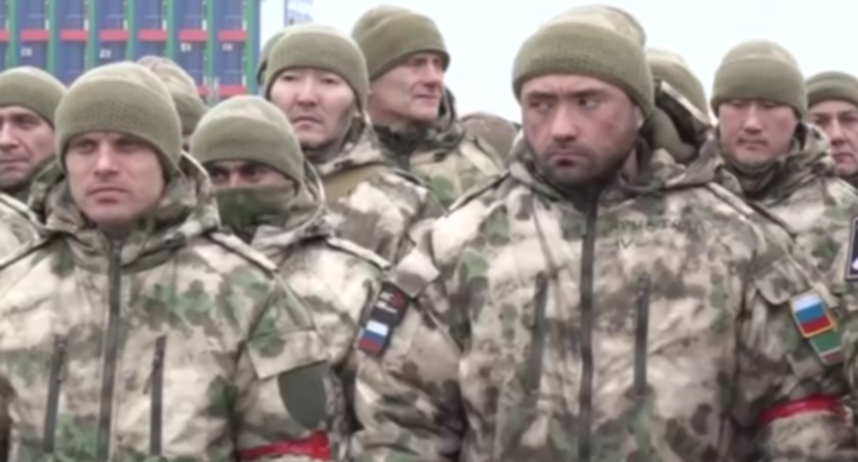 Volunteers at the Grozny airport. Screenshot of the video posted on Ramzan Kadyrov's Telegram channel on December 10, 2022 https://t.me/RKadyrov_95/3185