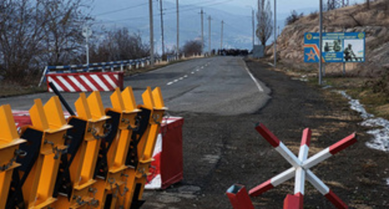 The road blocked in Nagorno-Karabakh. Photo by Alvard Grigoryan for the "Caucasian Knot"