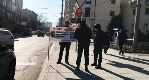 A picket in support of Abdulmumin Gadjiev. Photo: Ruslan Isaev https://doshdu.com